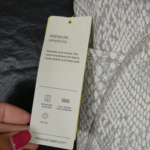 All in Motion Leggings Women Size M Grey Snake Print Moisture Wicking UPF 50+ - Picture 6 of 8